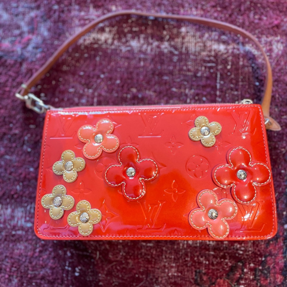 Amazing and rare Louis Vuitton pouchette!